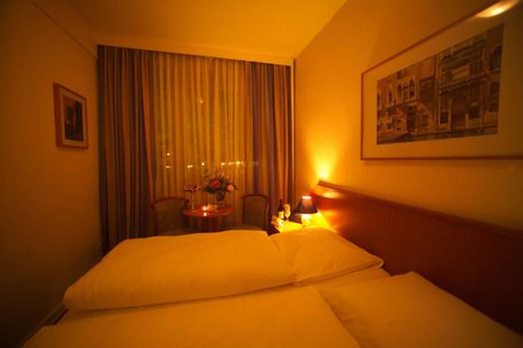 המבורג Hotel Mercedes/Centrum מראה חיצוני תמונה