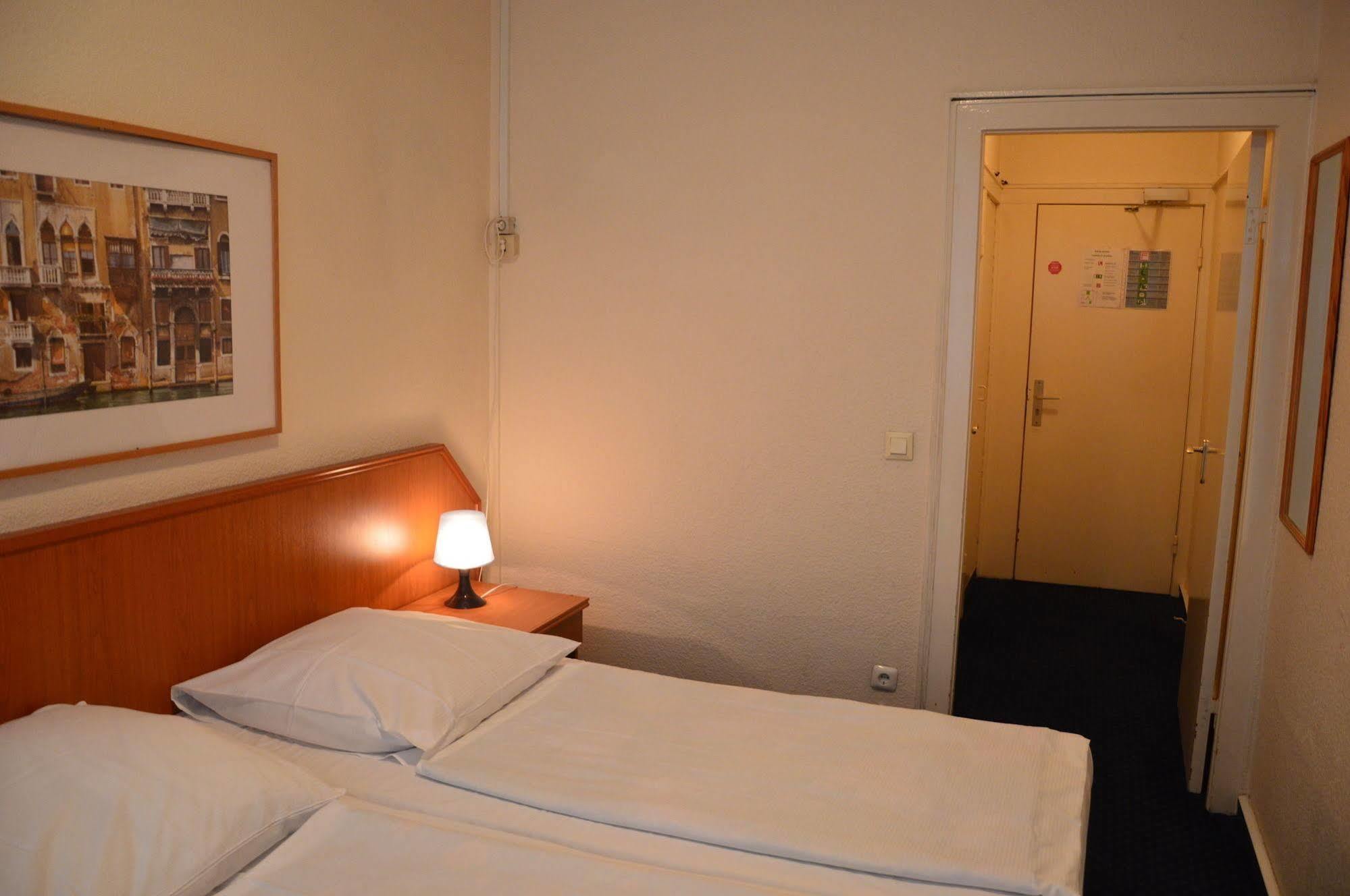 המבורג Hotel Mercedes/Centrum מראה חיצוני תמונה